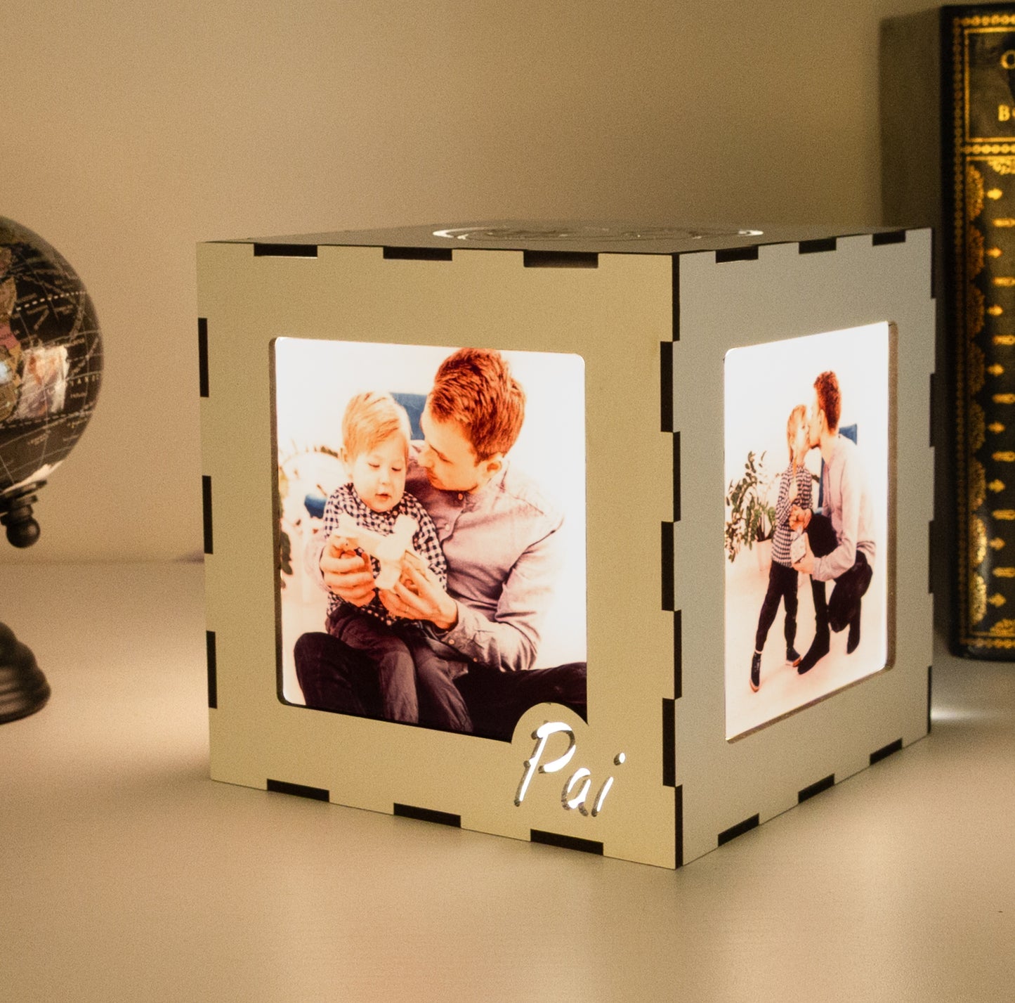 Luz de presença personalizada - Cubo com fotografias