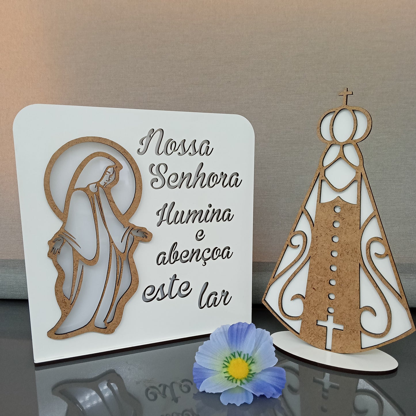 Conjunto Luz de presença e Nossa Senhora
